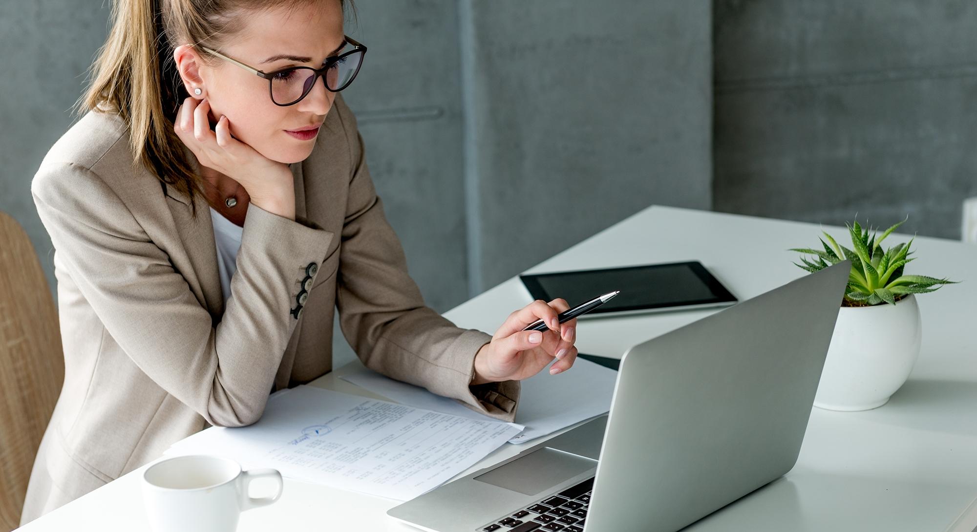 woman at laptop